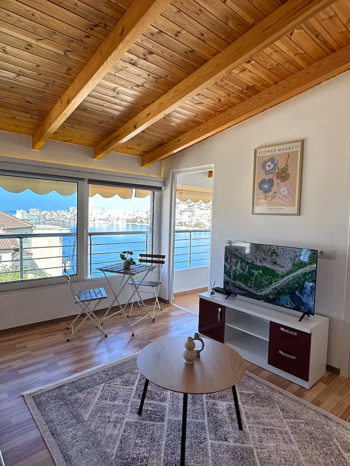 Spacious Lovely Apartment in Saranda